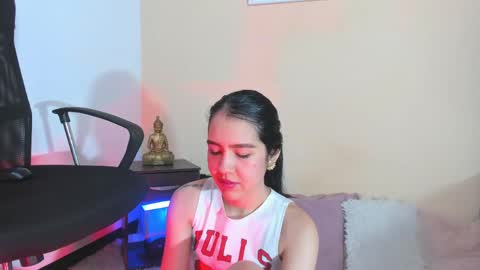 Alice  online show from April 11, 1:04 pm