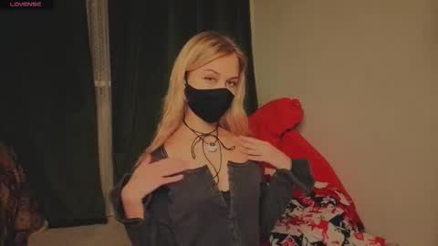 0ophelia online show from February 4, 8:34 pm