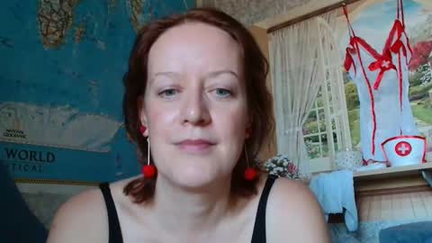 Snapshot of 12ennie chatting on October 18, 8:39 am 12ennie online show from October 18, 8:39 am