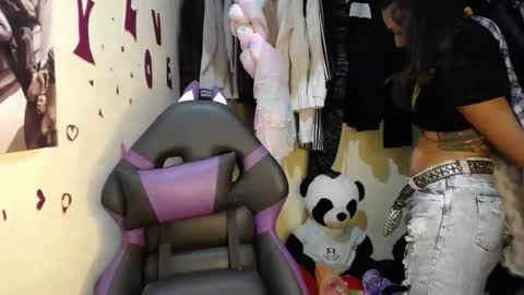 1kandylove online show from November 15, 4:24 am