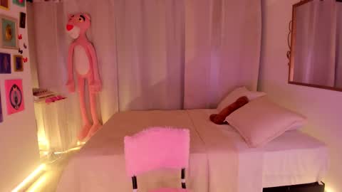 laiaa rivas online show from March 7, 2:40 am