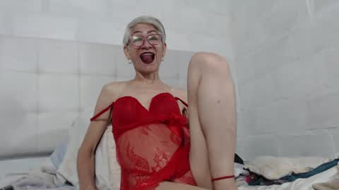 Miss Monserrate online show from January 25, 2:52 pm