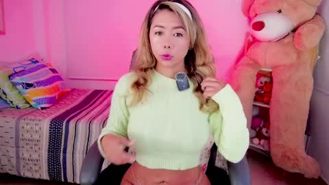 independent model online show from March 29, 9:19 am