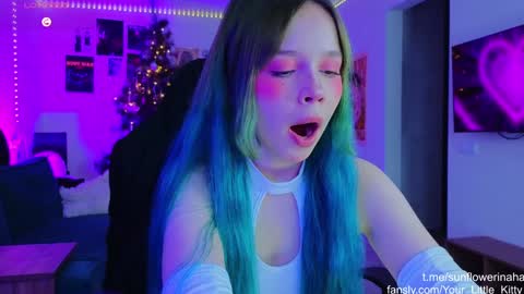 Snapshot of 819sunflowerinahat2016 chatting on December 21, 8:28 am Cornelia and Dante online show from December 21, 8:28 am