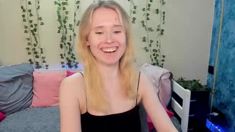 Snapshot of _adel_brooks_ chatting on February 18, 6:39 pm adel online show from February 18, 6:39 pm