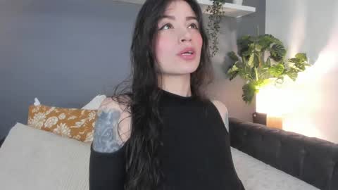 Snapshot of _aliice_1 chatting on March 5, 8:23 pm  Alice  online show from March 5, 8:23 pm