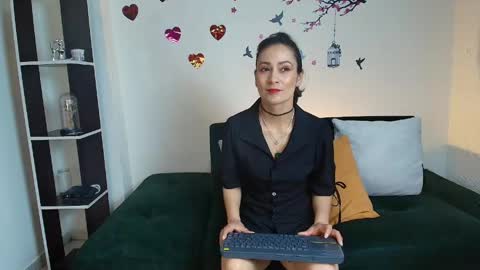 Anais online show from June 8, 2:18 pm