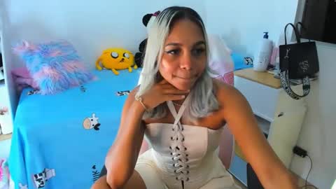 Analia online show from December 12, 4:04 am