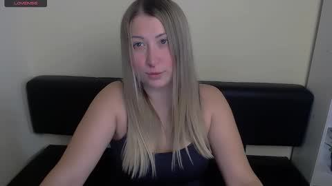 Angela online show from December 17, 1:05 pm