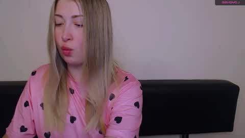 Angela online show from December 27, 1:50 pm