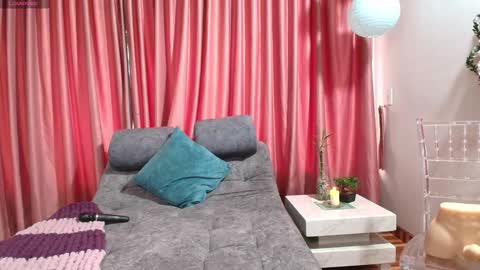 Snapshot of _annie_thomson_ chatting on January 28, 12:11 pm Melissa online show from January 28, 12:11 pm