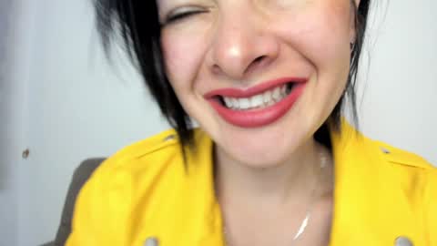 Snapshot of _antomouth_paradise chatting on December 12, 10:24 am antonia online show from December 12, 10:24 am