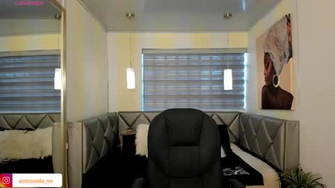 antonnela online show from April 27, 9:01 pm