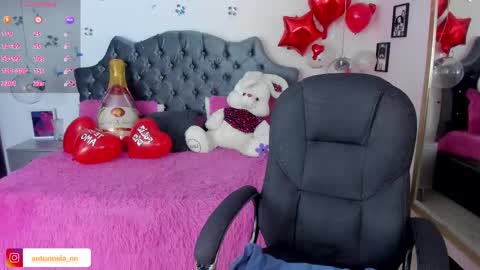 antonnela online show from February 19, 1:17 pm