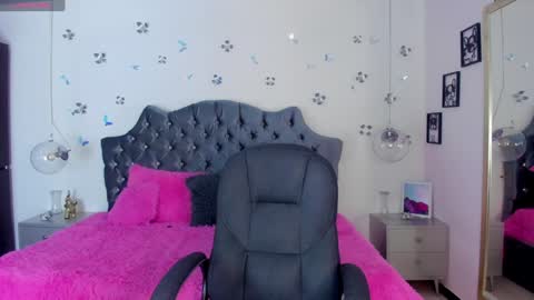 antonnela online show from February 4, 1:48 pm