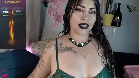 Snapshot of _any_ducan_ chatting on October 19, 2:35 am Angie online show from October 19, 2:35 am
