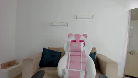    online show from November 11, 12:13 pm