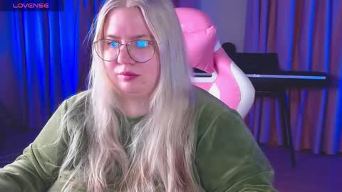 _ariaakashi_ online show from February 13, 2:31 pm