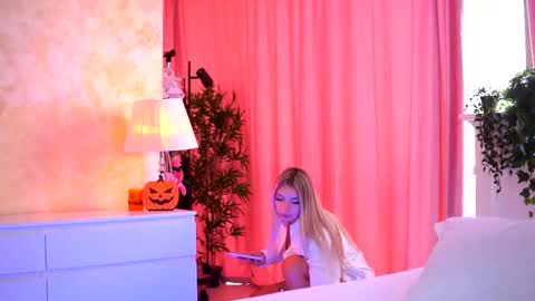 Arielle online show from November 17, 9:54 am