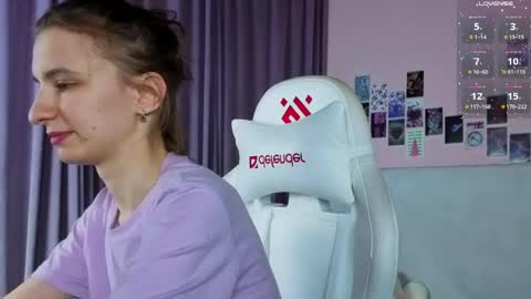 _ash_leyy_ online show from April 11, 7:45 am