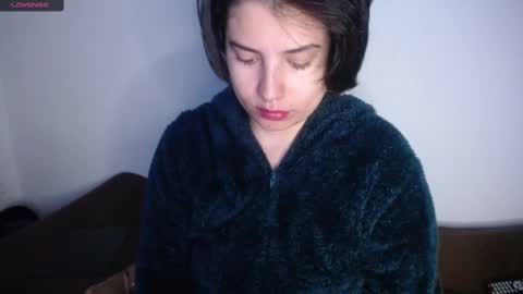 Snapshot of _atenea_golden chatting on December 7, 10:56 am atenea online show from December 7, 10:56 am
