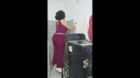 Snapshot of _atenea_golden chatting on February 13, 2:31 pm atenea online show from February 13, 2:31 pm