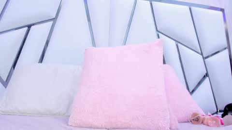 Snapshot of _aurora18 chatting on January 22, 4:23 am Aura online show from January 22, 4:23 am