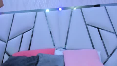 Snapshot of _aurora18 chatting on February 7, 3:13 am Aura online show from February 7, 3:13 am