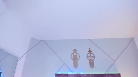 _aurora_collins_ online show from November 29, 1:04 pm