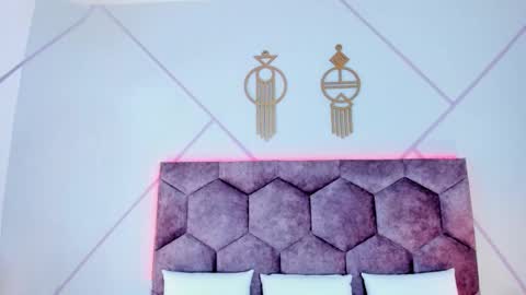 _aurora_collins_ online show from October 18, 1:03 pm