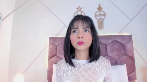 _aurora_collins_ online show from November 1, 1:15 pm