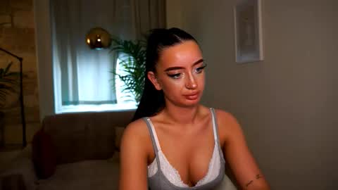 Pearl online show from March 21, 1:38 pm