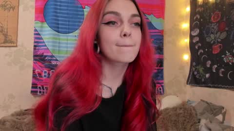 Snapshot of _caroline_coy chatting on December 8, 1:58 pm Caroline online show from December 8, 1:58 pm