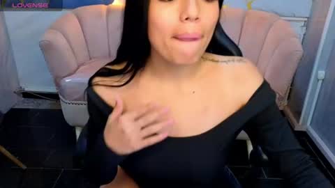 _charlottee_b online show from July 25, 9:22 pm