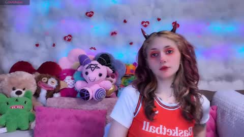 Kate online show from March 27, 7:03 pm