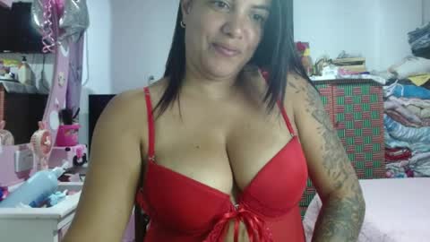 _emilimilf online show from July 4, 3:57 am