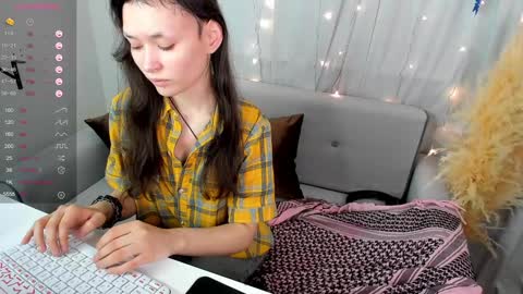 _emily__strike_ online show from December 19, 9:40 am