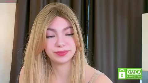 Snapshot of _emilyzortea_ chatting on October 15, 8:28 am Emily online show from October 15, 8:28 am