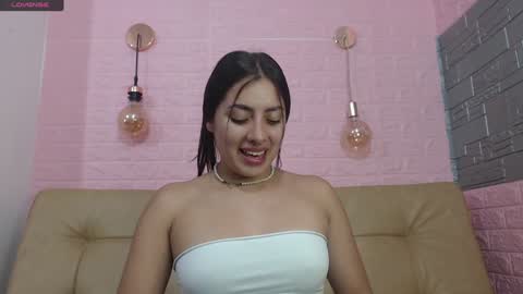 Snapshot of _emma_diamond_ chatting on December 19, 7:07 pm Emma online show from December 19, 7:07 pm