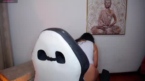 Eva Smith online show from June 25, 1:24 pm
