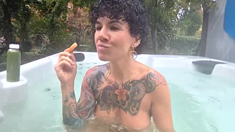 Frankie Rivers allmylinks  online show from October 26, 6:25 pm