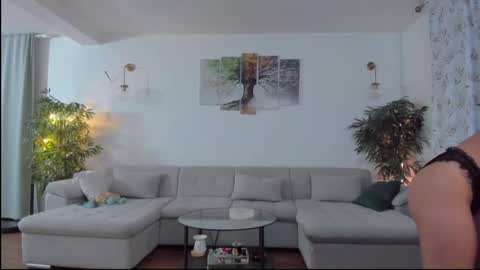 Gabriela online show from June 5, 8:59 pm