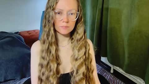 _goldilocks__ online show from November 12, 4:38 pm