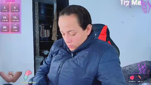 Snapshot of _honey1_ chatting on October 16, 1:36 pm Honey online show from October 16, 1:36 pm