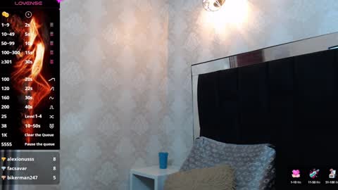 Snapshot of _isaabellaa chatting on December 7, 6:54 am Isa online show from December 7, 6:54 am