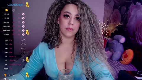 Snapshot of _just_a_queen_3 chatting on February 18, 6:28 pm _just_a_queen_3 online show from February 18, 6:28 pm