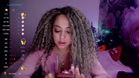 Snapshot of _just_a_queen_3 chatting on December 15, 6:04 pm _just_a_queen_3 online show from December 15, 6:04 pm