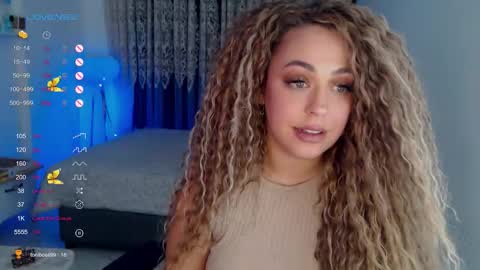 _just_a_queen_3 online show from December 19, 7:06 pm