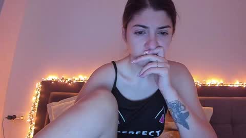 Snapshot of _just_a_simple_girl chatting on January 10, 12:58 pm _just_a_simple_girl online show from January 10, 12:58 pm