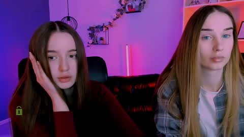 _kellykitten_ online show from April 17, 9:00 am